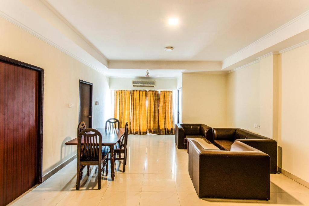 Blossoms & Service Hotel Chennai